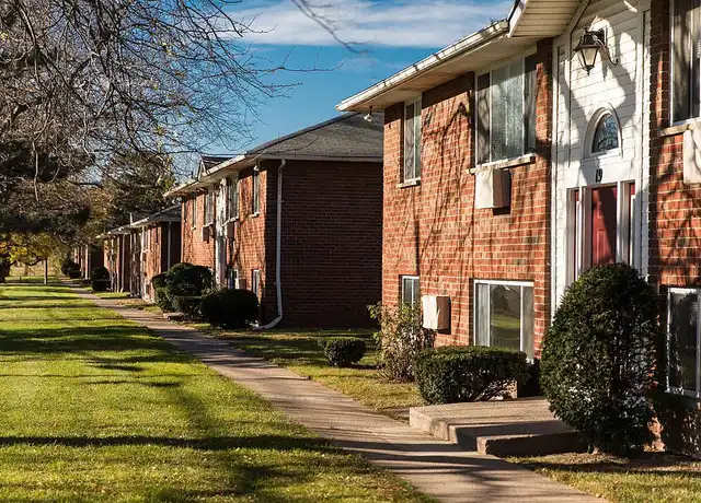 Property at Poplar Gardens - 4 Poplar Garden Ln, Rochester, NY, 14606, 1-2 bed, 1 bath, [object Object]