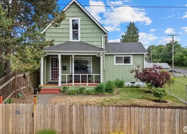 Property at 121 E Harrison St, Tacoma, WA, 98404, 3 beds, 1 bath, [object Object]