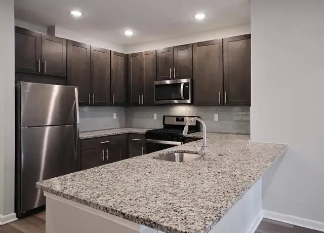 Property at Pearl Pointe Apartments - 1 E Pearl St, Burlington, NJ, 08016, 1-2 bed, 1-2 bath, [object Object]