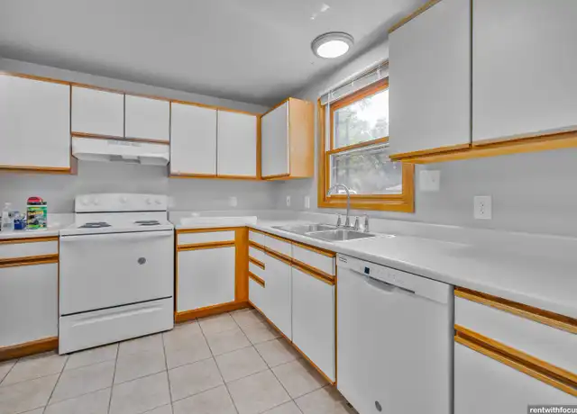 Property at 2795-2797 Saint Ann Dr Unit 2795, Green Bay, WI, 54311, 3 beds, 1.5 baths, [object Object]