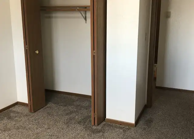 Property at 1121 14th Ave E, West Fargo, ND, 58078, 2 beds, 1 bath, [object Object]