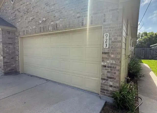 Property at 923 S Verne St Unit A, Rockport, TX, 78382, 2 beds, 2 baths, [object Object]