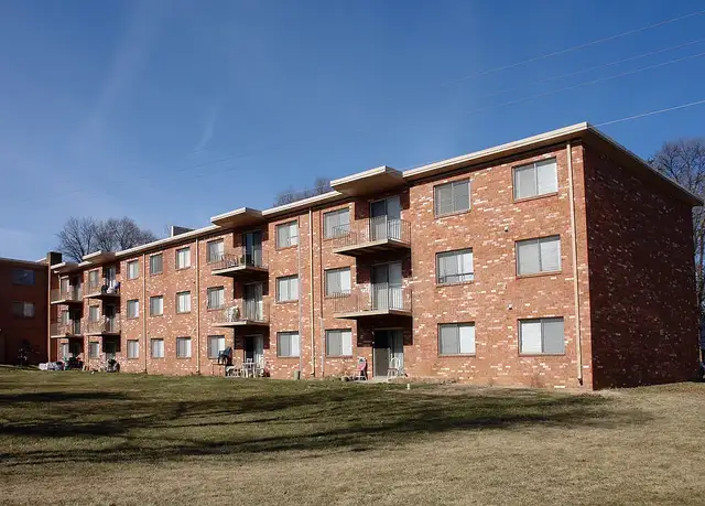 Photo of 831 Locust St, Herndon, VA 20170