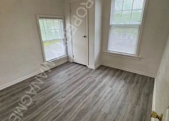 Property at 511 S Monroe St Unit 2, Bay City, MI, 48708, 2 beds, 1 bath, [object Object]
