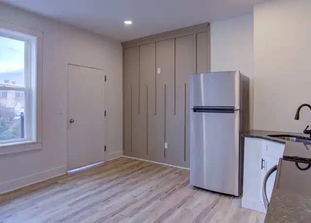 Property at 11 E Walnut St Unit 4, Lancaster, PA, 17602, 1 bed, 1 bath, [object Object]
