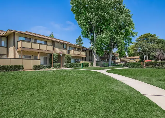 Photo of 301 W Vineyard Ave, Oxnard, CA 93036