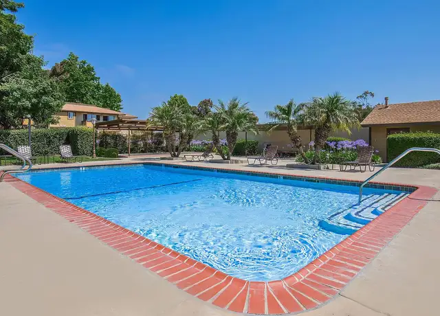 Photo of 301 W Vineyard Ave, Oxnard, CA 93036