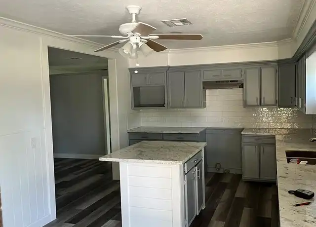 Property at 1320 Montezuma St, Columbus, TX, 78934, 3 beds, 1.5 baths, [object Object]
