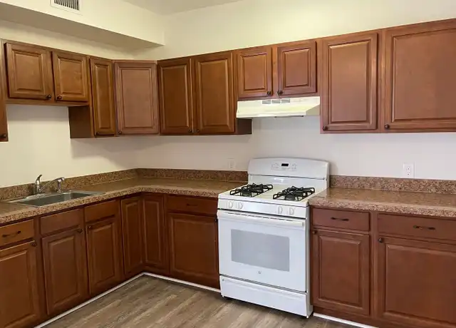 Property at 911 N Central Ave Unit 11-205, Umatilla, FL, 32784, 1 bed, 1 bath, [object Object]