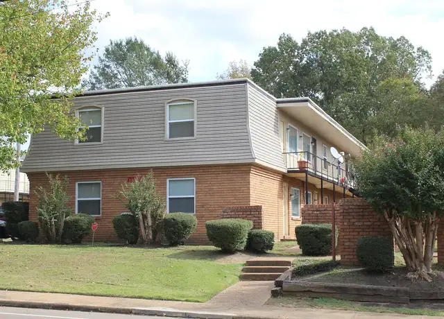 Photo of 288 S Center St, Collierville, TN 38017