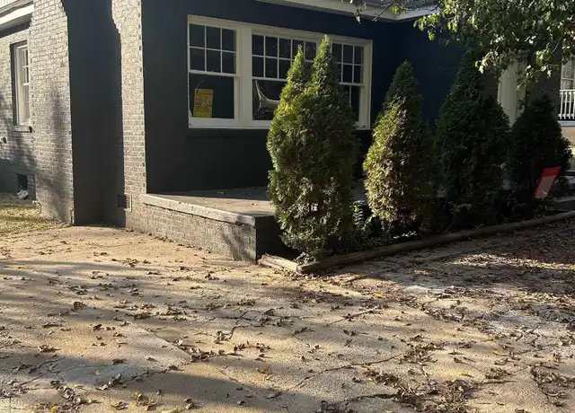 Property at 421 7th Ave SW, Decatur, AL, 35601, 3 beds, 2 baths, [object Object]