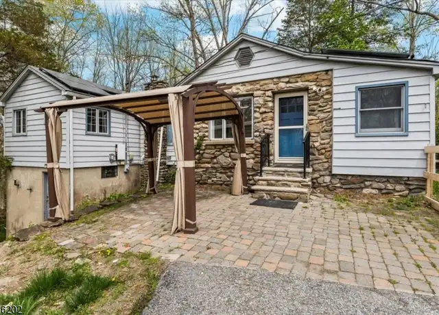 Property at 909 Cedar Dr, Newton, NJ, 07860, 3 beds, 1.5 baths, [object Object]