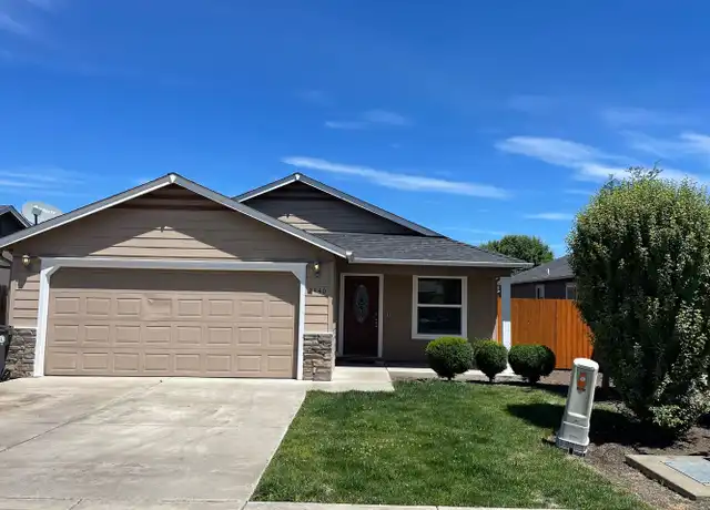 Property at 2440 W McAndrews Rd, Medford, OR, 97501, 3 beds, 2 baths, [object Object]