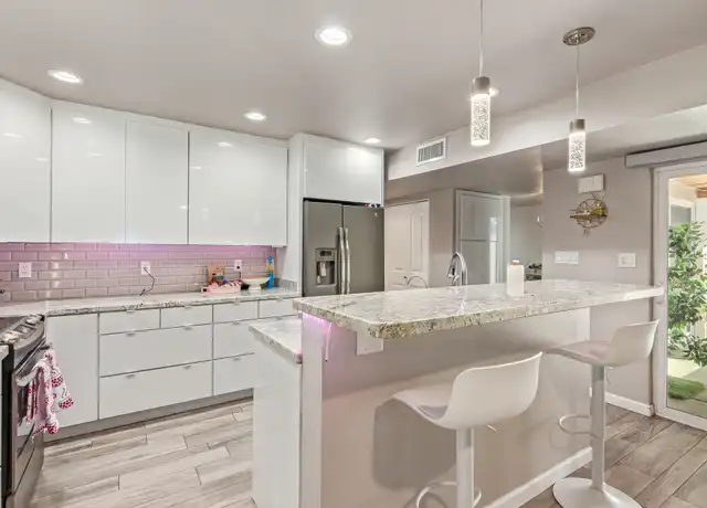 Property at 5913 E Thomas Rd, Scottsdale, AZ, 85251, 2 beds, 2 baths, [object Object]