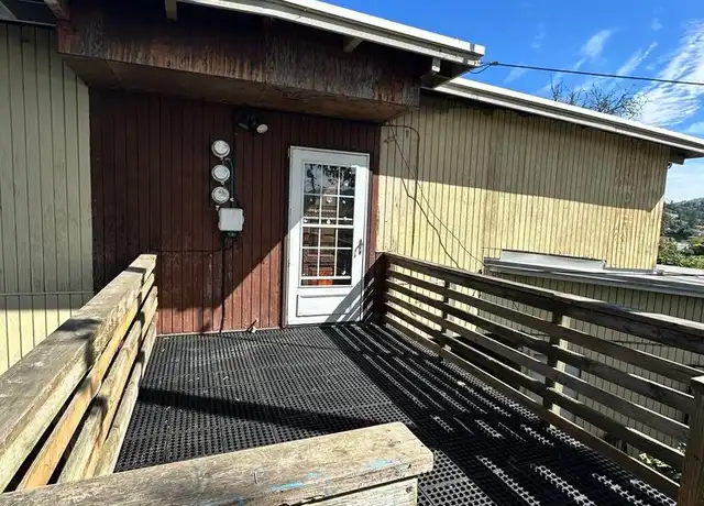 Property at 1863 NW Otie St Unit 1863, Roseburg, OR, 97470, 1 bed, 1 bath, [object Object]