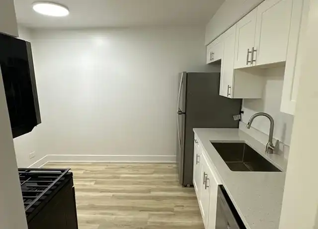 Property at 2121 S Wolf Rd Unit 411, Hillside, IL, 60162, 1 bed, 1 bath, [object Object]