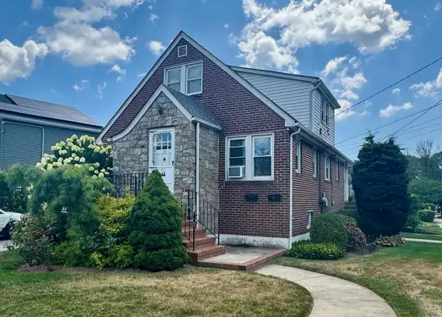 Property at 38 Leach St Unit 2, Lynbrook, NY, 11563, 2 beds, 1 bath, [object Object]