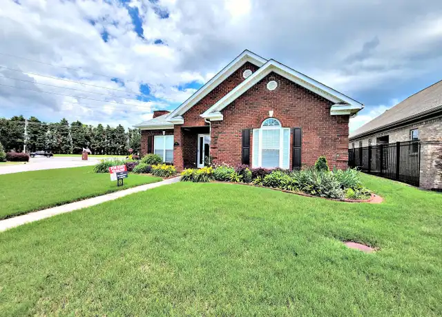 Property at 902 Parkside Ct SE, Decatur, AL, 35601, 3 beds, 2 baths, [object Object]