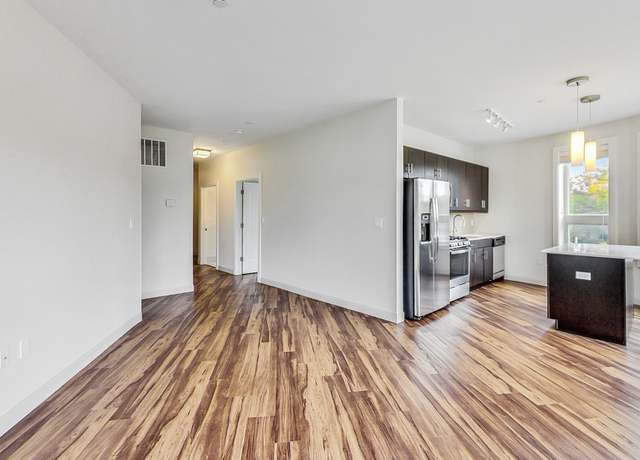 Photo of 555 Roger Williams Ave Unit 401, Highland Park, IL 60035