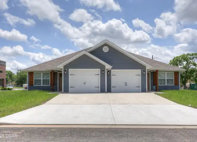 Property at 1006 W 3rd St, Joplin, MO, 64801, 2 beds, 2 baths, [object Object]