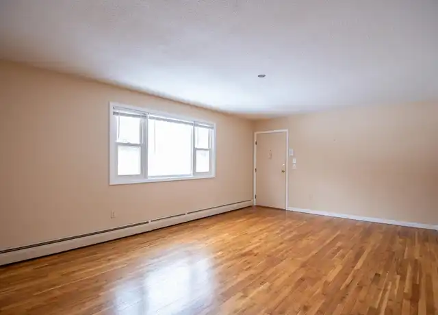 Property at 5 Morgan Mnr, Lenox, MA, 01240, 2 beds, 1 bath, [object Object]