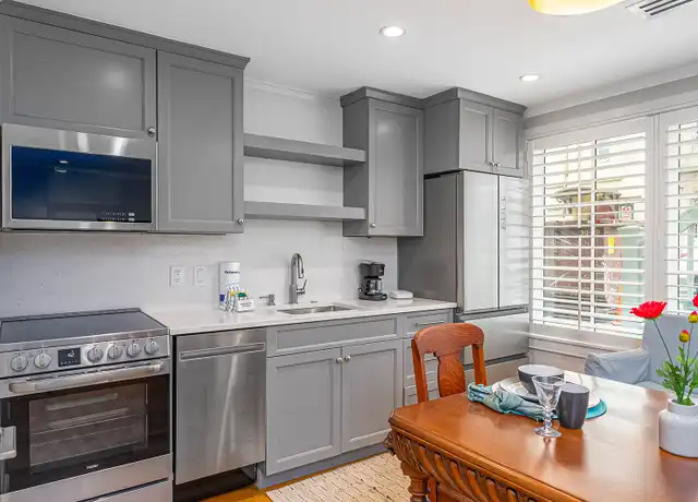 Property at 109 E Gordon St Unit Lower Level, Savannah, GA, 31401, 1 bed, 1 bath, [object Object]