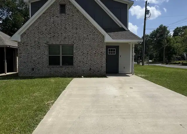 Property at 826 W Franklin St, Tyler, TX, 75702, 3 beds, 2 baths, [object Object]