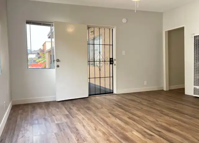 Property at 2425 E 15th St Unit 4, Long Beach, CA, 90804, 2 beds, 1 bath, [object Object]