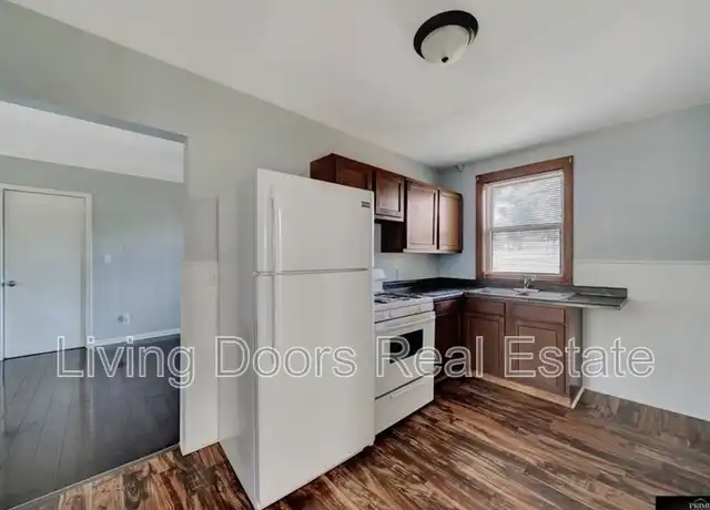 Property at 350 S 38th St, Lincoln, NE, 68510, 2 beds, 1 bath, [object Object]