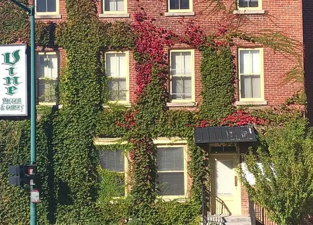 Property at 529 S Gilbert St Unit 529-3D, Iowa City, IA, 52240, 1 bed, 1 bath, [object Object]