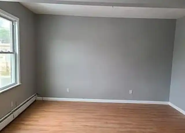 Property at 855 Kossuth St Unit 3L, Bridgeport, CT, 06608, 3 beds, 1 bath, [object Object]