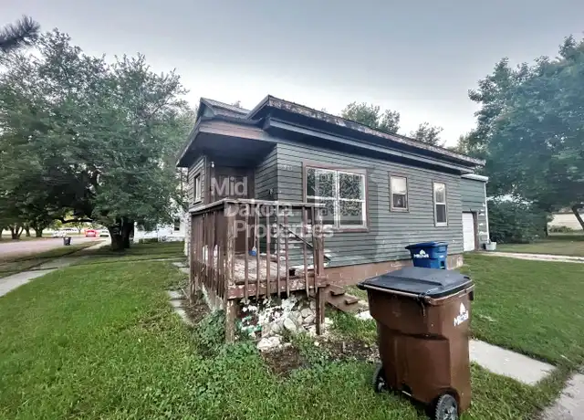 Property at 901 N Wisconsin St Unit 901 (House), Mitchell, SD, 57301, 3 beds, 1 bath, [object Object]