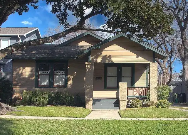 Property at 735 E 12th St, Houston, TX, 77008, 3 beds, 2 baths, [object Object]