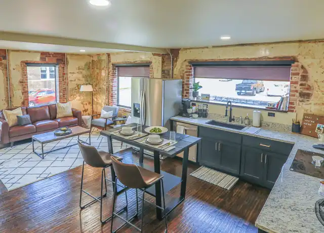 Property at Velencia Apartments - 140 E 21st St, Tulsa, OK, 74114, 1 bed, 1 bath, [object Object]