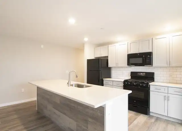 Property at Commerce Park Apartments - 3000 Russel Dr, Harrisburg, PA, 17110, 2 beds, 2 baths, [object Object]