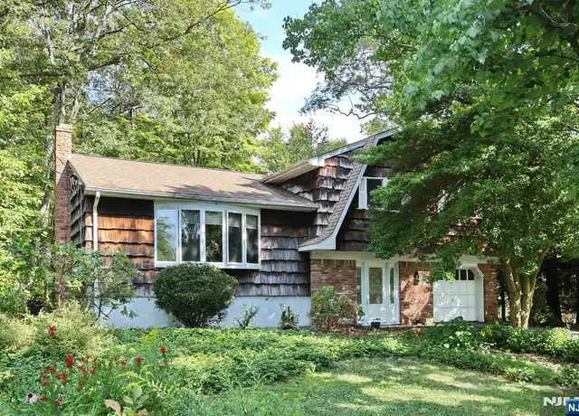 Property at 6 Catherine Ct, Ringwood, NJ, 07456, 3 beds, 1.5 baths, [object Object]