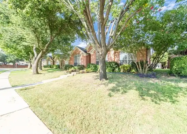 Property at 334 Touchdown Dr, Irving, TX, 75063, 4 beds, 2 baths, [object Object]