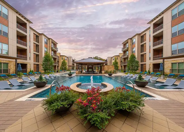 Photo of 3535 Bluffs Ln, Grapevine, TX 76051