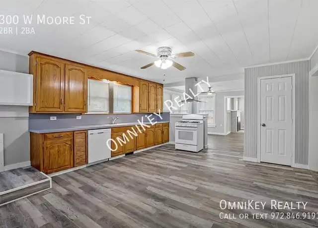 Property at 300 W Moore St, Sherman, TX, 75090, 2 beds, 2 baths, [object Object]