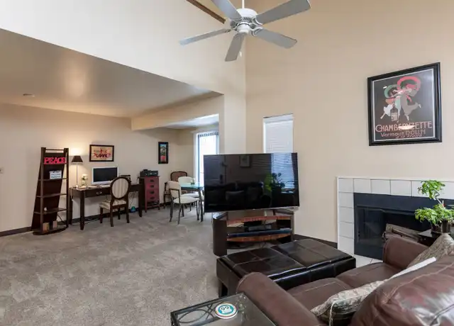 Property at 7275 N Port Washington Rd Unit 122, Glendale, WI, 53217, 1 bed, 2 baths, [object Object]