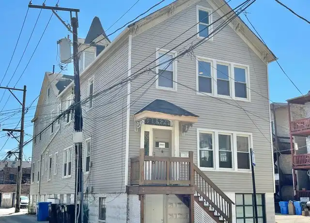 Property at 2947 W Cortland St Unit 2F, Chicago, IL, 60647, 3 beds, 1 bath, [object Object]