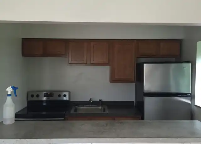Property at 1919 Ottawa Dr, Toledo, OH, 43606, 2 beds, 1 bath, [object Object]