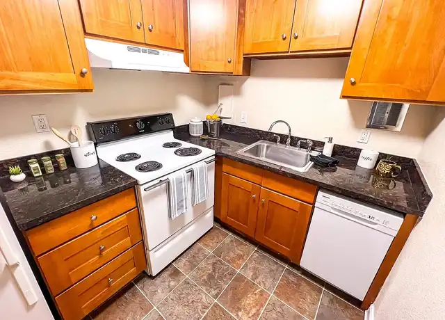 Property at Mercer Vista Apartments - 401 E Mercer St, Seattle, WA, 98102, 2 beds, 1 bath, [object Object]