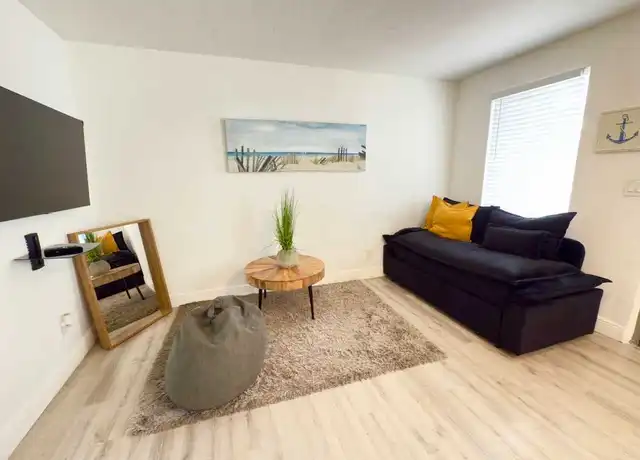 Property at Madison Street 329 - Madison St Unit 1075796P, Hollywood, FL, 33019, 0 beds, 1 bath, [object Object]
