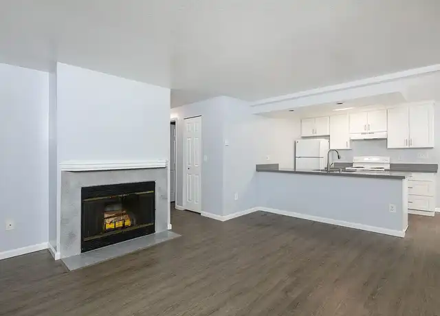 Property at Glade Park Apartments - 400 S 152nd St, Burien, WA, 98148, 2 beds, 2 baths, [object Object]