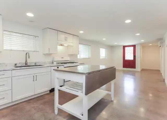 Property at 1432 12th St Unit B, Oakland, CA, 94607, 3 beds, 2 baths, [object Object]