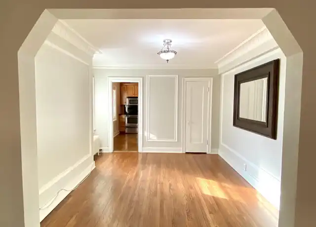 Property at 807 W 48th St #202, Kansas City, MO, 64112, 2 beds, 1 bath, [object Object]
