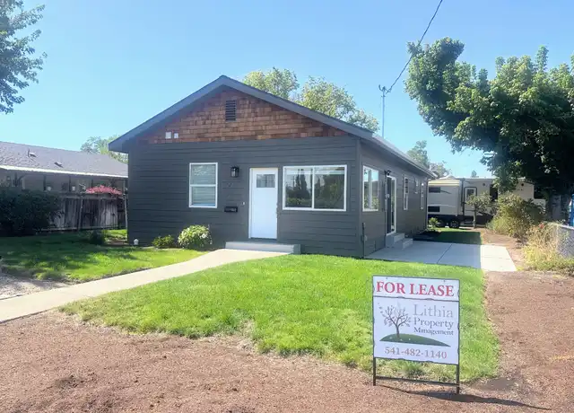 Property at 447 Cedar St, Central Point, OR, 97502, 3 beds, 2 baths, [object Object]