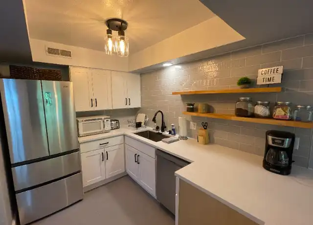 Property at 113 N E Center St, Chelan, WA, 98816, 1 bed, 1 bath, [object Object]