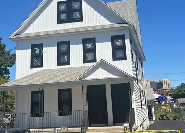 Property at 141 Holly St Unit SECOND FLOOR, Bridgeport, CT, 06607, 2 beds, 1 bath, [object Object]